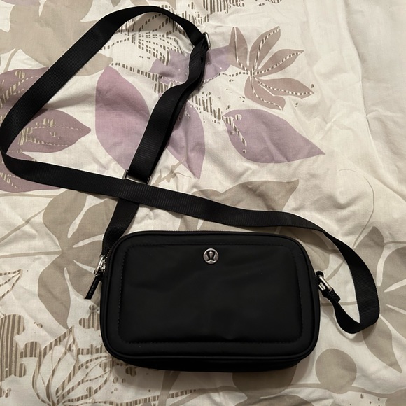 lululemon athletica Bags Lululemon Crossbody Camera Bag Poshmark